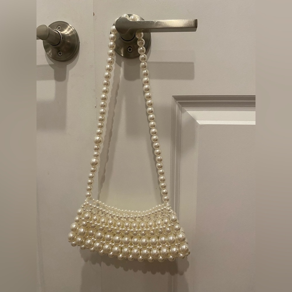 Pearl Shoulder Bag in White